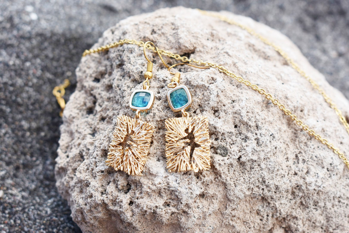 Ballerinas Drop Gold Earrings