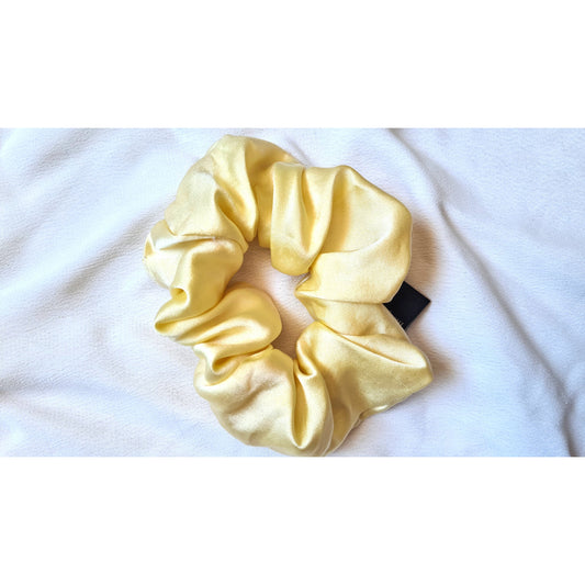 Lily Silk Scrunchie